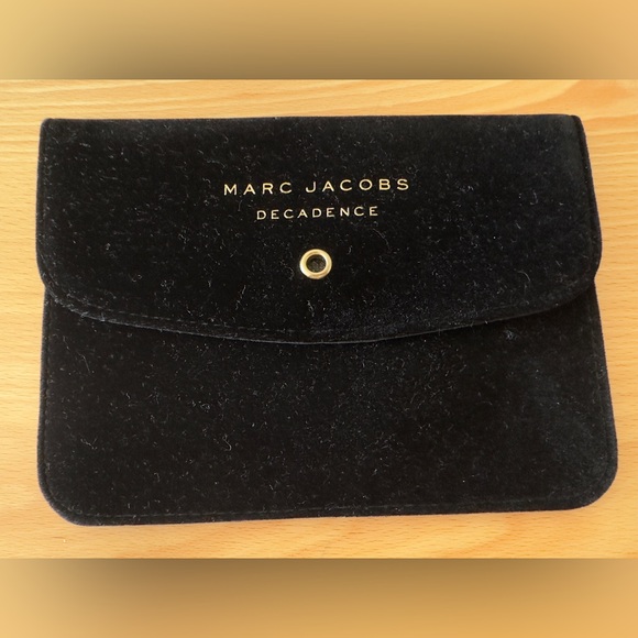 Marc Jacobs Accessories - 🎀Marc Jacobs Black Velvet Clutch with Gold Detail